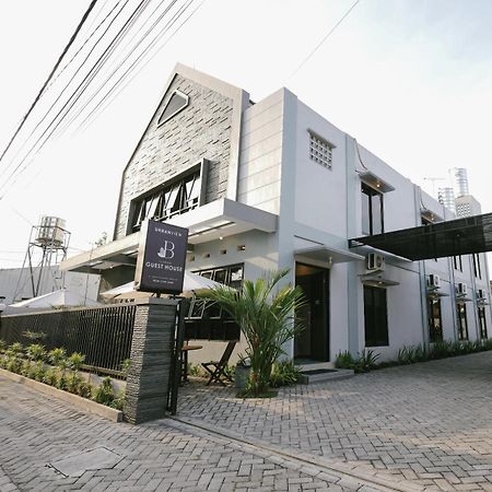 B Syariah Guest House Lumajang Exterior photo